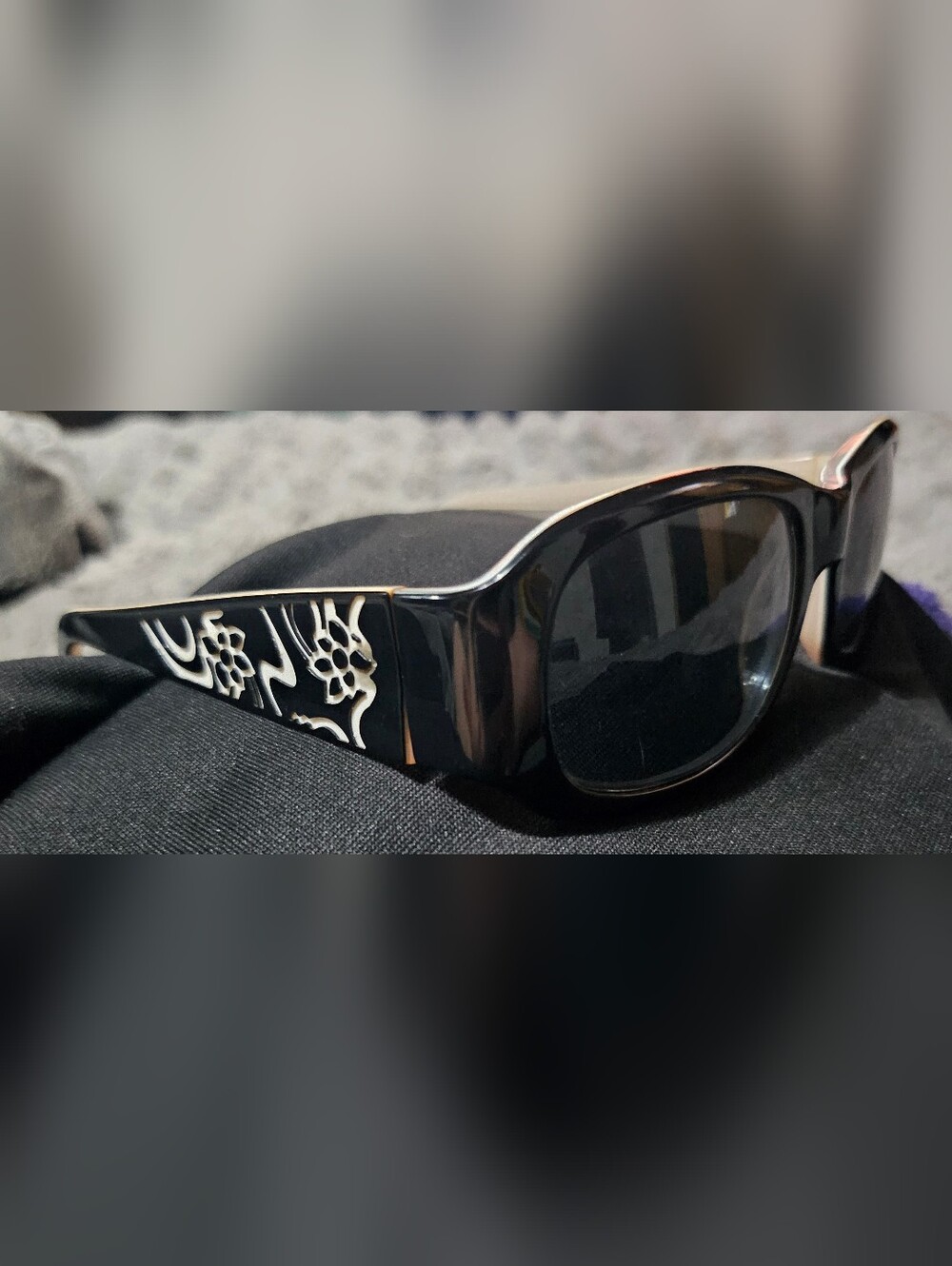 High Quality Thick Sunglasses With Engraving - Picture 2 of 4